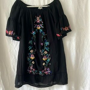 Umgee black shift dress with short bell sleeves, floral embroidery size M